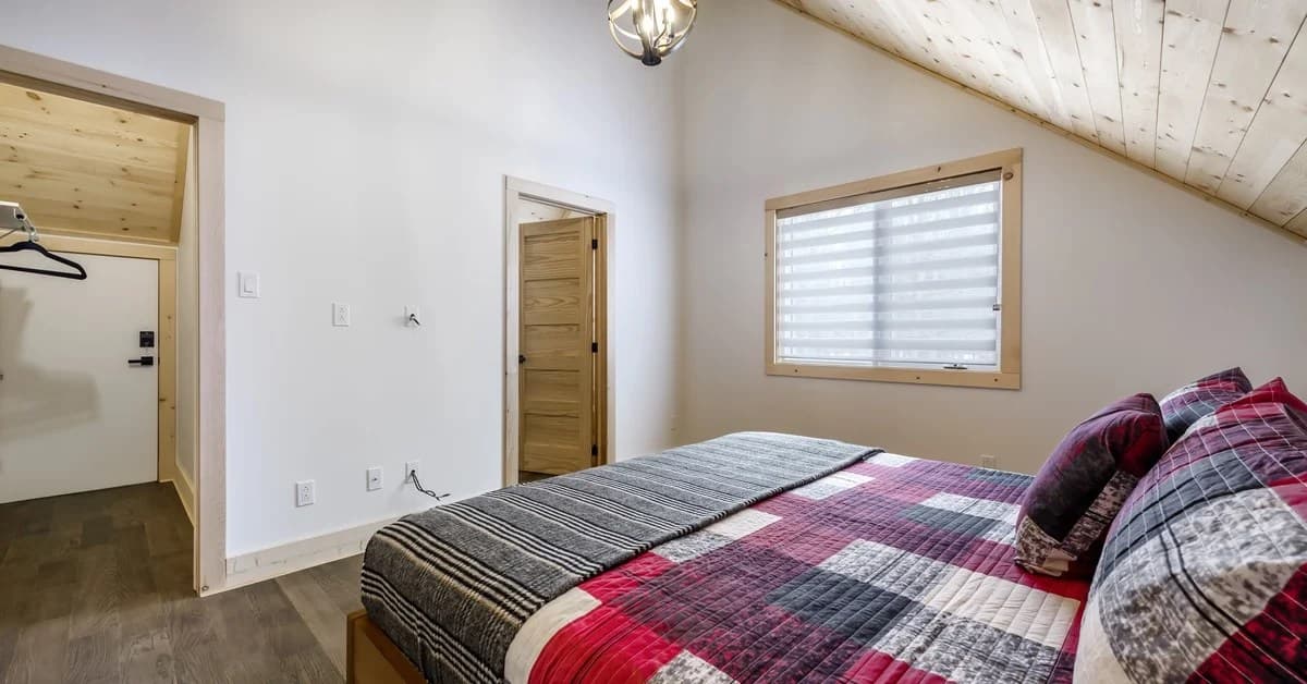 The Benefits of Laundry Services for Airbnb Hosts